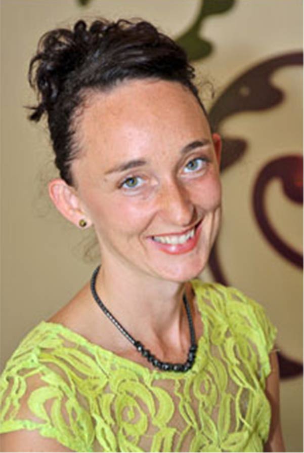 Portrait of Dr Thomasina Craster - The principle Chiropractor working in network spinal care in Bath UK